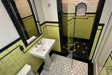 Example of a classic bathroom design in Los Angeles