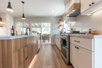 Inspiration for a mid-century modern kitchen remodel in San Diego