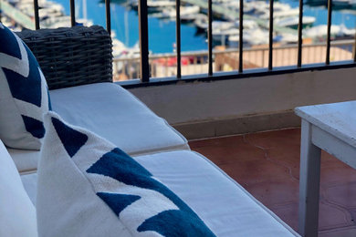 マヨルカ島にあるお手頃価格の広いビーチスタイルのおしゃれな住まいの写真