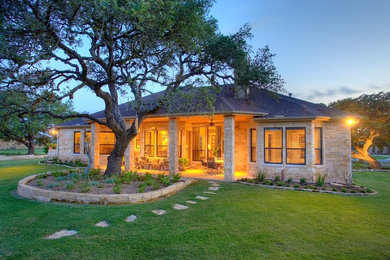 Inspiration for a mid-sized contemporary beige one-story stucco exterior home remodel in Austin