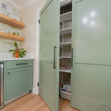 Cottage Green Kitchen: A Refined Blend of Contemporary and Nostalgic Design