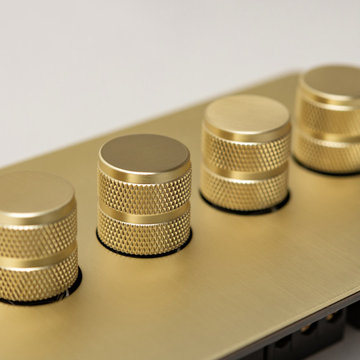 https://www.brassbee.co.uk/products/foundry-series-knurled-toggle-switches-and-s
