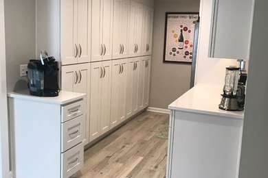 Inspiration for a modern kitchen remodel in Jacksonville