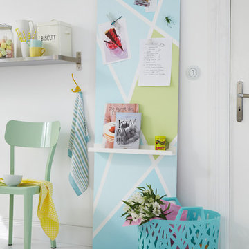 Magnetic wall board with shelf