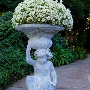 Kneeling Cherub Urn