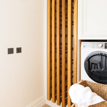 Traditional Mapesbury Handleless Utility Room - Epping