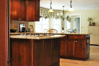 Example of a classic kitchen design in Boston