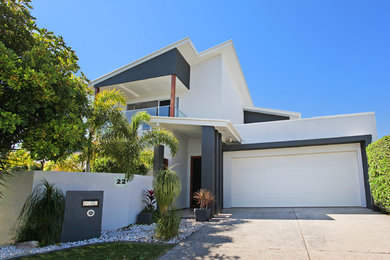 Photo of a mid-sized modern two-storey concrete white exterior in Sunshine Coast with a flat roof.