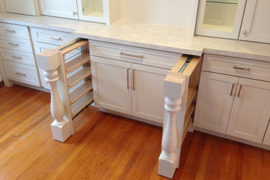 Elegant kitchen photo in Cleveland
