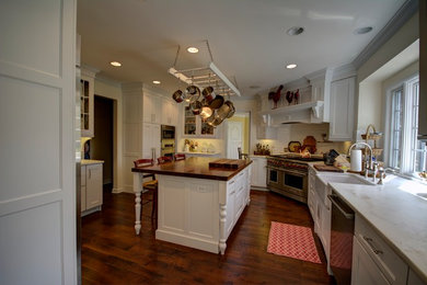 Inspiration for a country kitchen remodel in Chicago