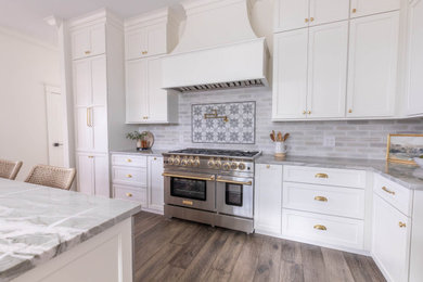 Transitional kitchen photo in Jacksonville