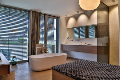 Großes Modernes Badezimmer in Frankfurt am Main