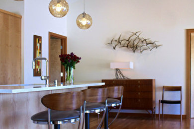 Kitchen - mid-sized kitchen idea in Seattle