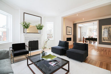 Example of a transitional living room design in Montreal