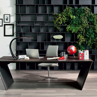 Inspiration for a modern home office in Miami.