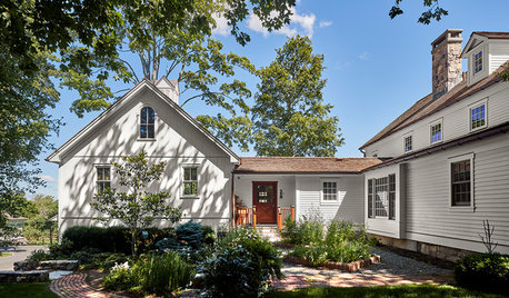 Houzz Tour: The Rebirth of an 18th-Century Connecticut Farmhouse