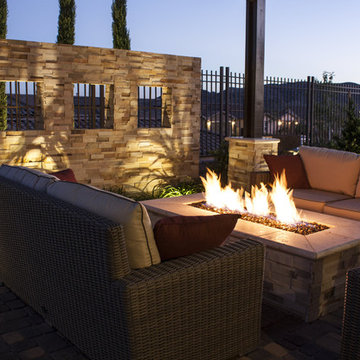 OUTDOOR LIVING