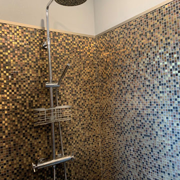 bodengleiche Dusche mit Mosaikfliesen
