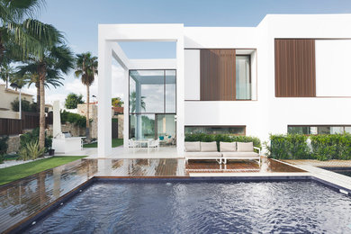 This is an example of a modern exterior in Alicante-Costa Blanca.