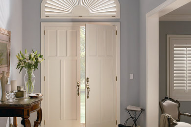 Design ideas for a traditional entryway in Charleston.