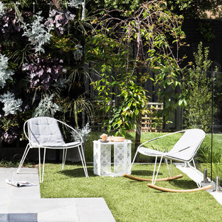 メルボルンの長方形北欧スタイルのおしゃれなプール (タイル敷き) の写真