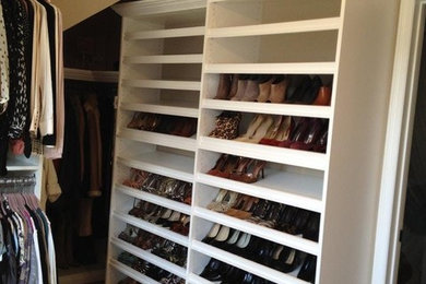 Inspiration for a transitional closet remodel in New York