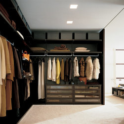 ubik walk-in closet hr - Closet Storage