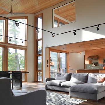 Four Season Cottage near Haliburton