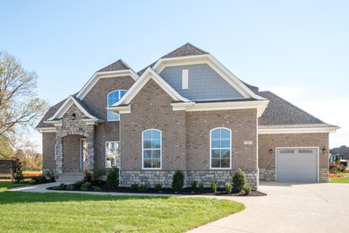 Inspiration for a craftsman home design remodel in Louisville