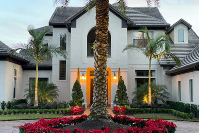 Home design - large coastal home design idea in Orlando