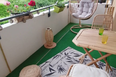 トゥールーズにある低価格の小さなトロピカルスタイルのおしゃれなマンションのベランダ・バルコニー (オーニング・日よけ) の写真