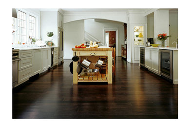 Example of an arts and crafts kitchen design in Los Angeles