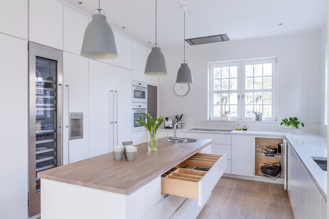 Contemporary by Sola Kitchens