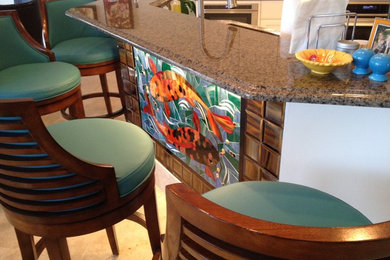 Example of a classic kitchen design in Miami
