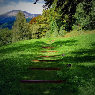 Geräumiger Stilmix Hanggarten in Sonstige