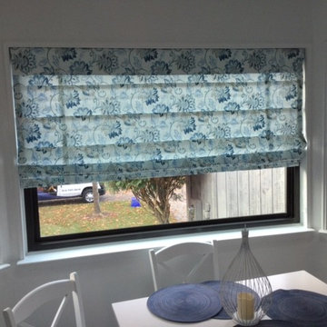 Plain Classic Pleated Fabric Roman Shade with Valance