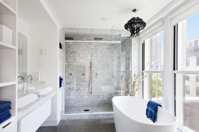 Bathroom - bathroom idea in New York
