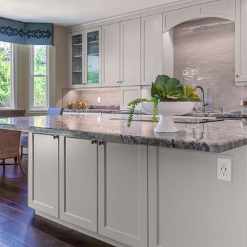Kitchen Combines Cool & Warm Color Palette