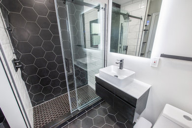 Example of a minimalist bathroom design in New York
