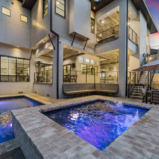 ヒューストンのインダストリアルスタイルのおしゃれなプールの写真