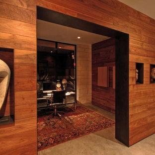 Inspiration for a modern home office and library in Austin.