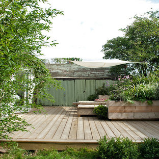 ロンドンのシャビーシック調のおしゃれなテラス・中庭の写真