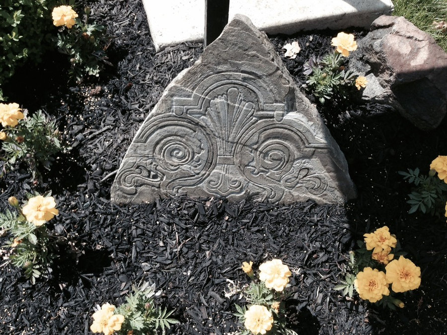Landscape stone: Art in the garden: stone focal point