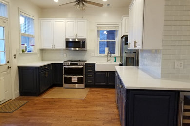 Transitional kitchen photo in St Louis