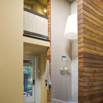 Two-story shower with recirculating fountain