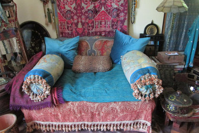 Small bedroom photo in Bridgeport