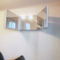 Tri-fold wall mirror and canvas - Bathroom Mirrors