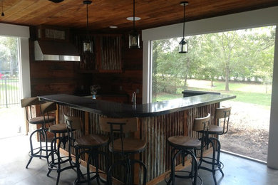 Example of a mountain style home design design in Jacksonville