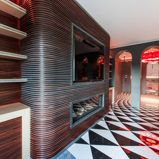 Exempel på en mellanstor eklektisk foajé, med grå väggar, marmorgolv, en enkeldörr, mellanmörk trädörr och flerfärgat golv