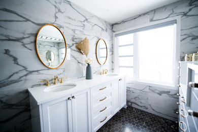 Elegant bathroom photo in New York